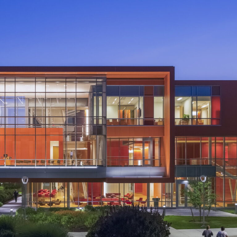 Adelphi University Nexus hinh