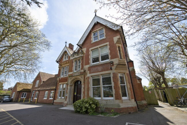 THE WORTHGATE SCHOOL, UK