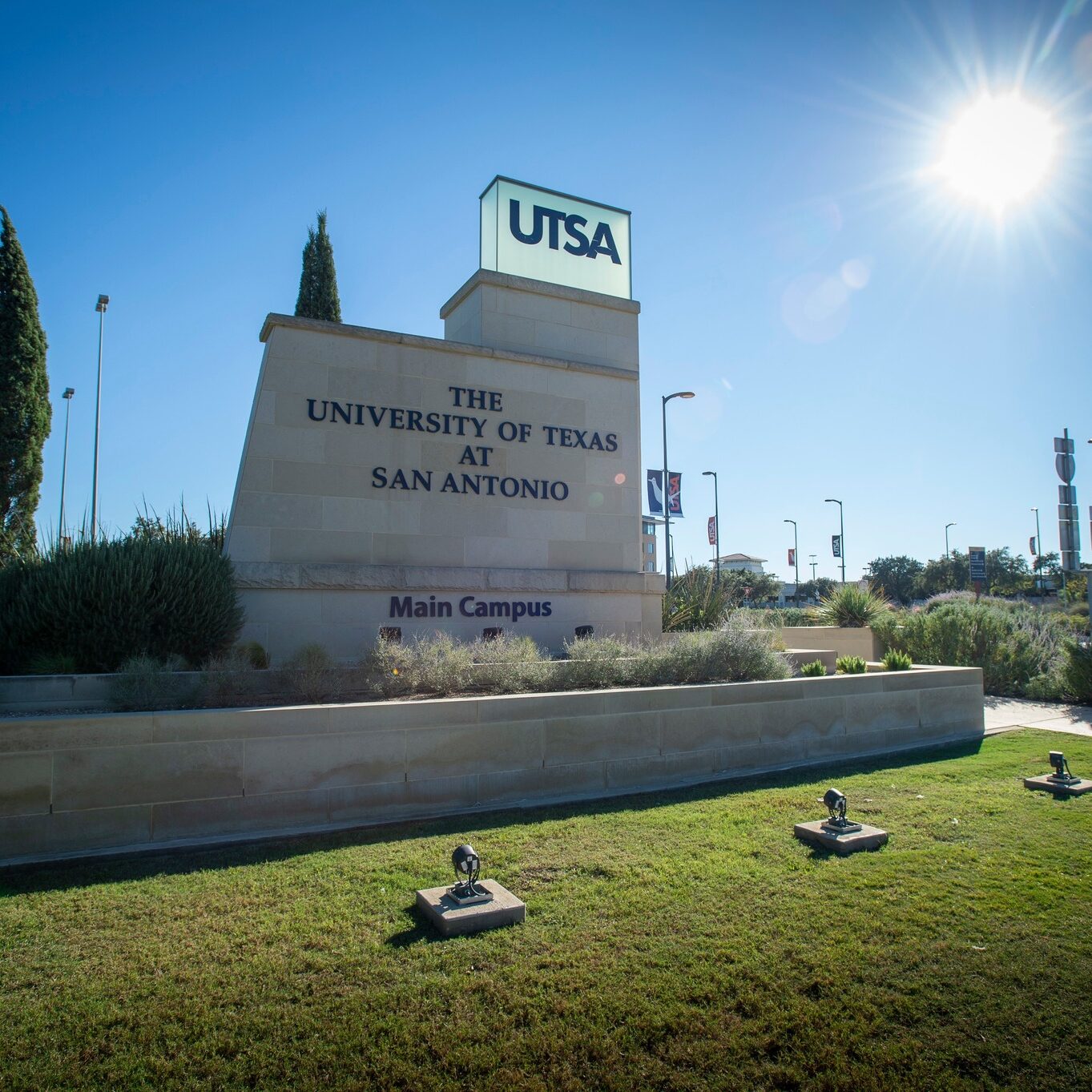 THE UNIVERSITY OF TEXAS AT SAN ANTONIO (UTSA) 1 100