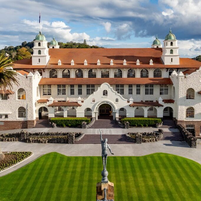 DU HỌC BẬC THPT TẠI NEW ZEALAND 9 2025 enrolments 1024x682 1