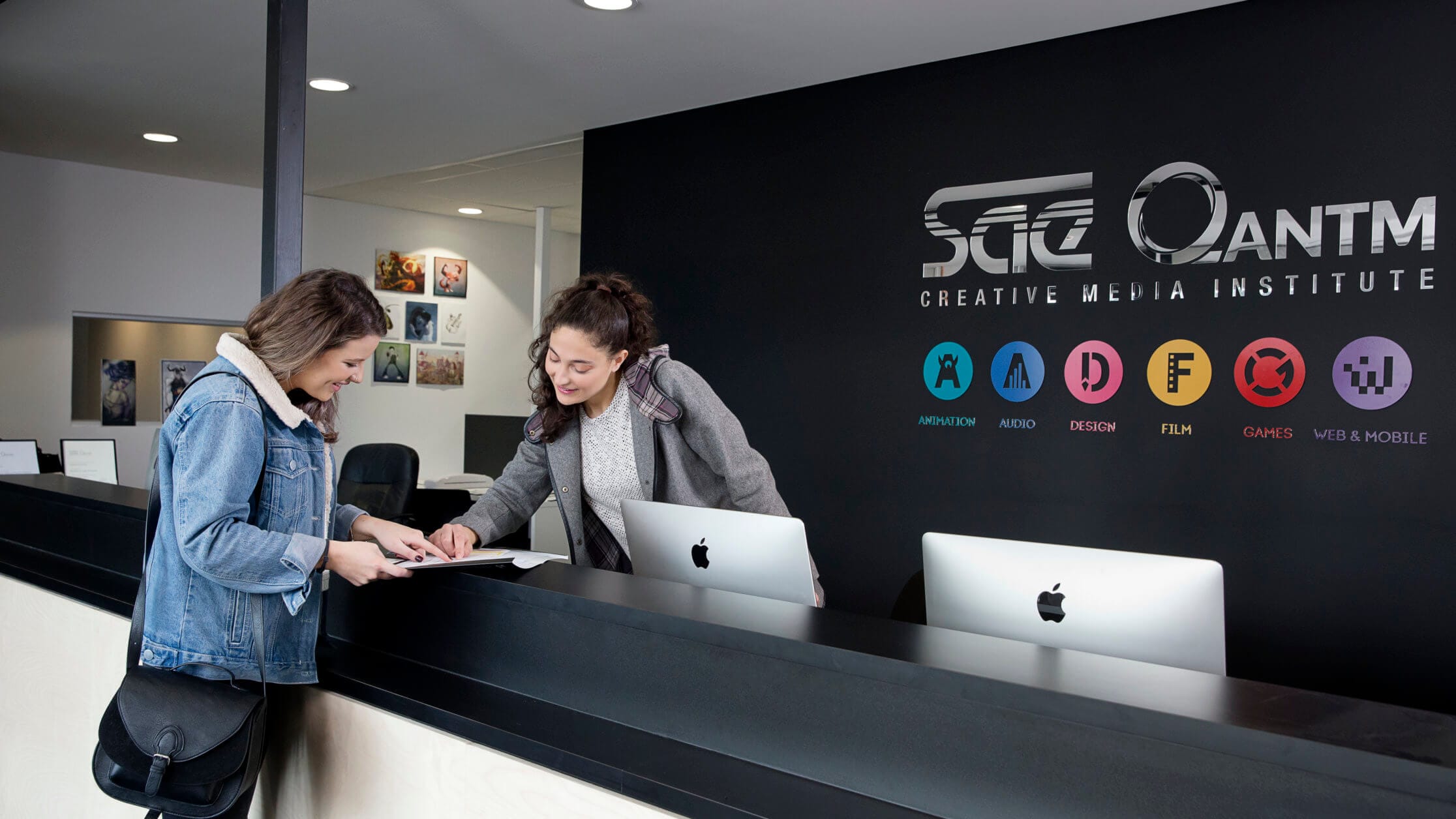 SAE UNIVERSITY COLLEGE 1 SAE AUS Image MEL Student at Reception Area fruqwb 2232x1256 1