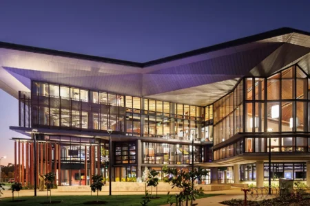 JAMES COOK UNIVERSITY BRISBANE (JCUB)