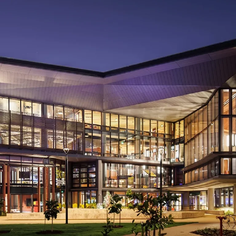 JAMES COOK UNIVERSITY BRISBANE (JCUB)