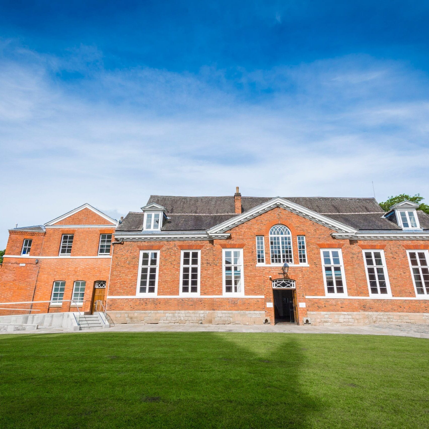 Oxford.International.DMUIC DMU Image 11 scaled