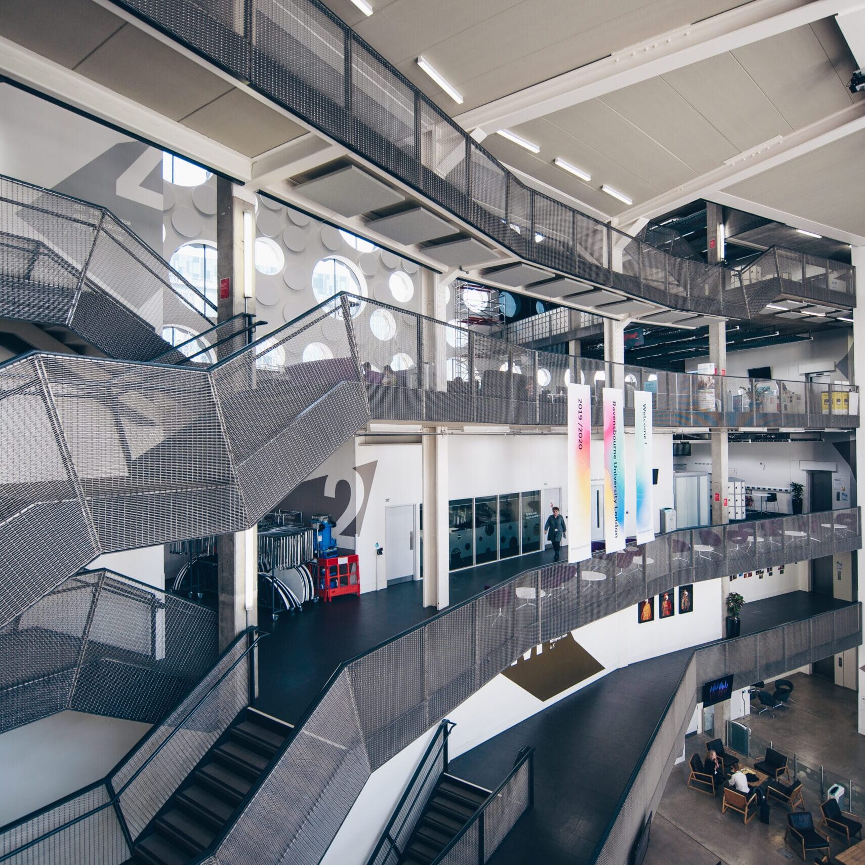 Oxford.International.DSC 0908 21 scaled