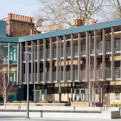 London South Bank University – Đại học thực tiễn tại trung tâm London, học bổng lên đến £6,000 5 1519056424 703x398 lsbu clarence centre