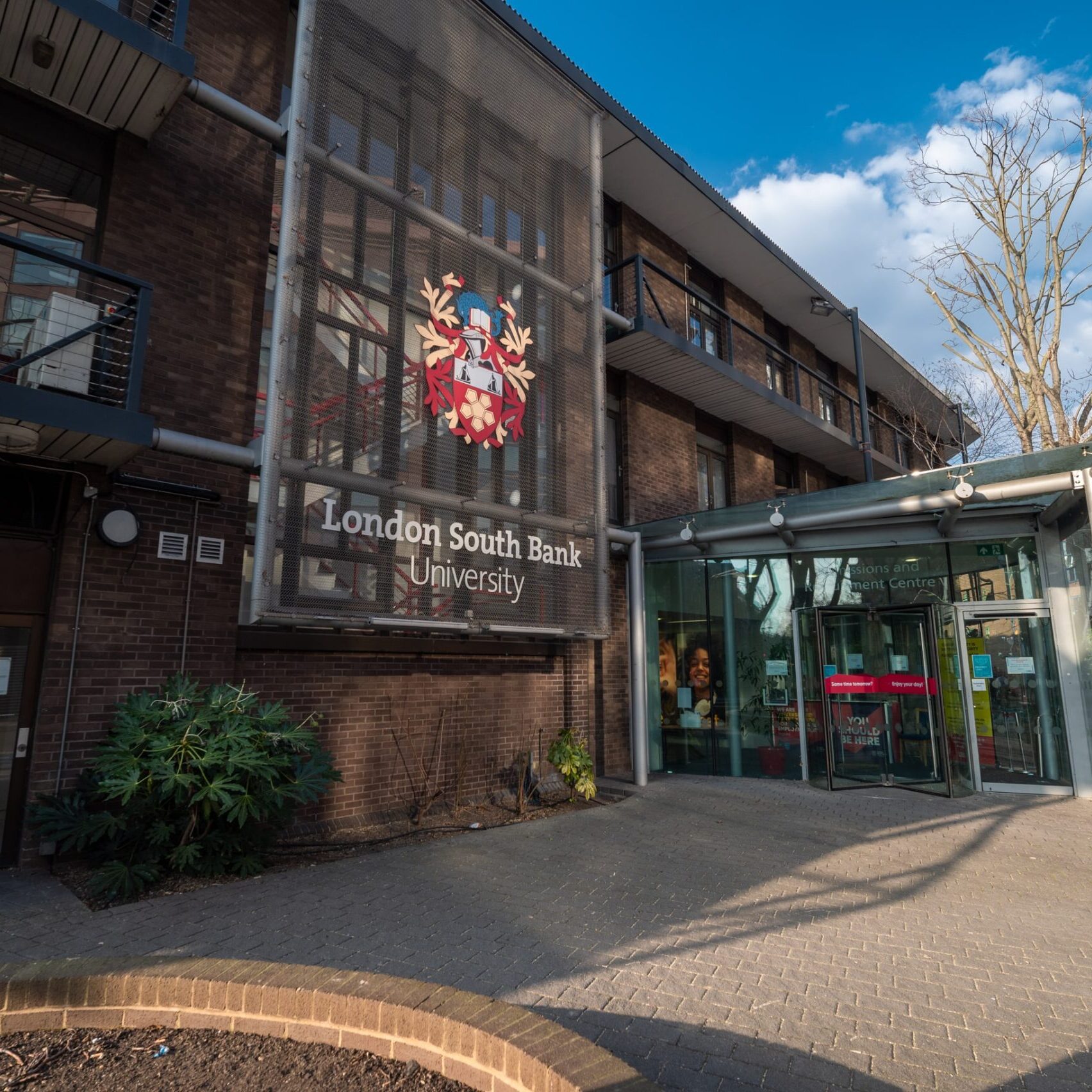 London South Bank University – Đại học thực tiễn tại trung tâm London, học bổng lên đến £6,000 4 DSC 3294 1 min scaled