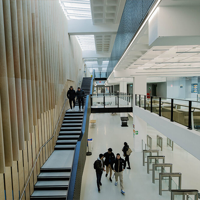 London South Bank University – Đại học thực tiễn tại trung tâm London, học bổng lên đến £6,000 3 LSBU campus2