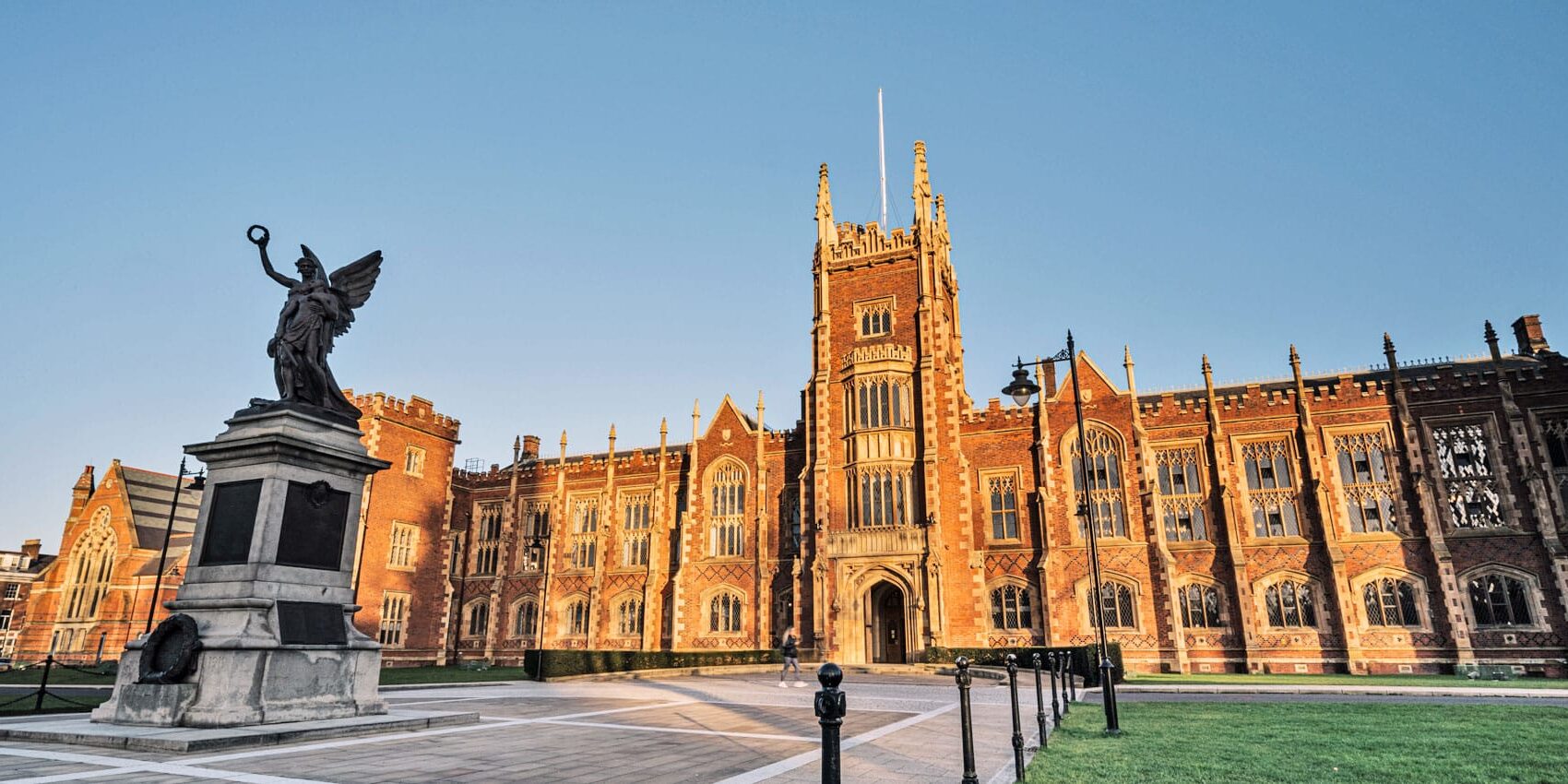 QUEEN'S UNIVERSITY BELFAST